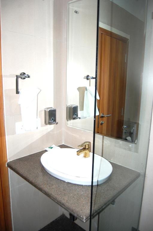 Hotel Le Roi Raipur At Raipur Railway Station Номер фото