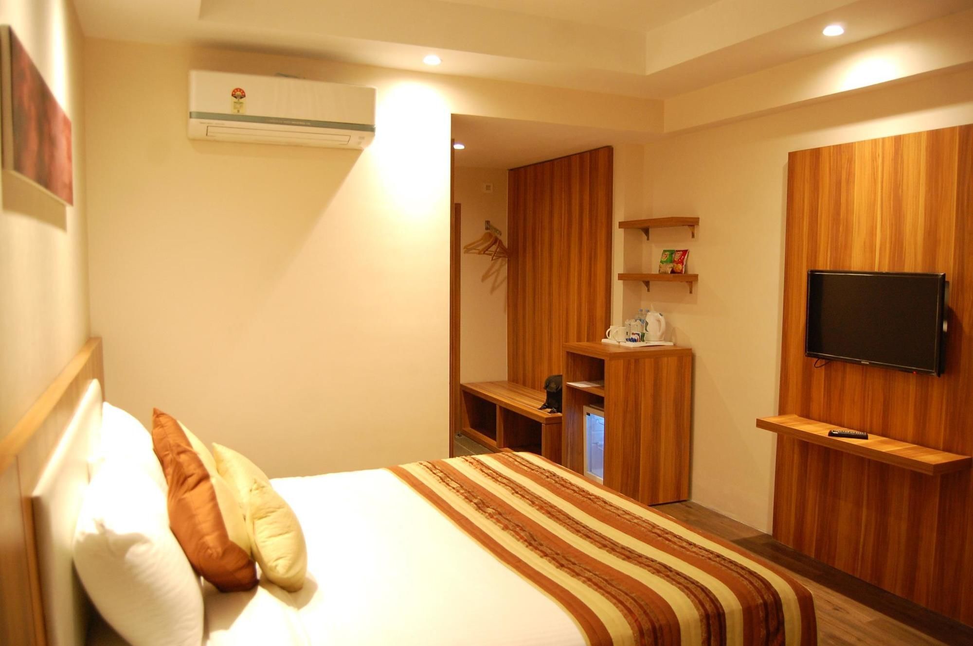 Hotel Le Roi Raipur At Raipur Railway Station Экстерьер фото